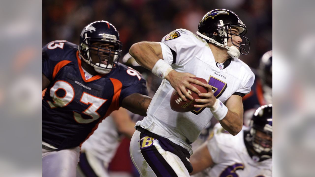 Denver Broncos wide receiver Demaryius Thomas (88) makes a catch in front  of Baltimore Ravens cornerback Lardarius Webb (21) during the first half of  an NFL football game in Baltimore, Sunday, Oct.