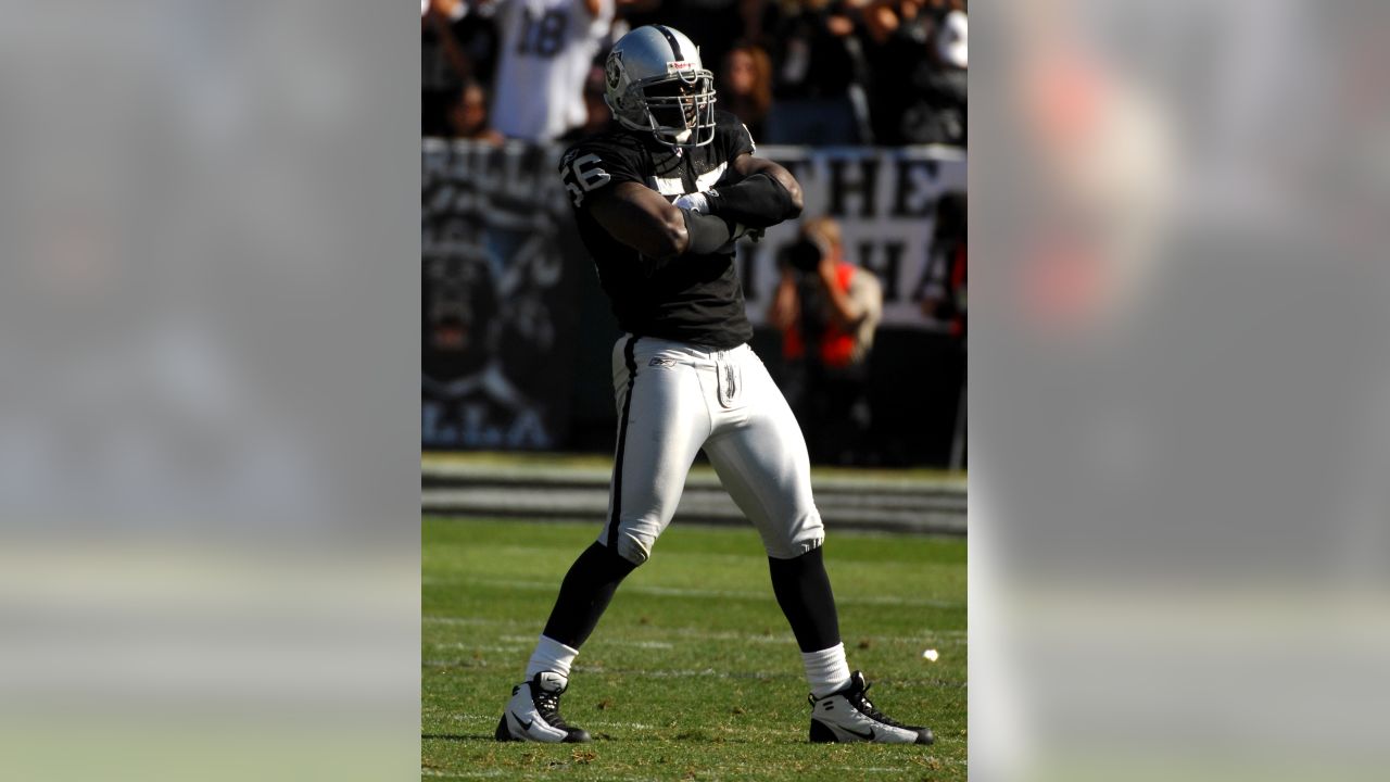 Randy Moss: WR #18 Randy Moss Joins The Raiders / The Oakland