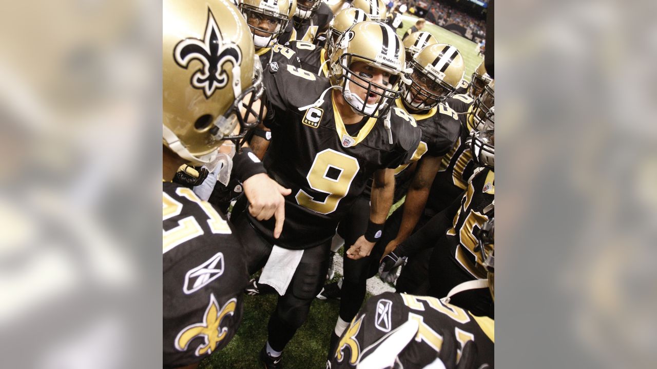 Jeremy Shockey of the New Orleans Saints walks to the sidelines in a