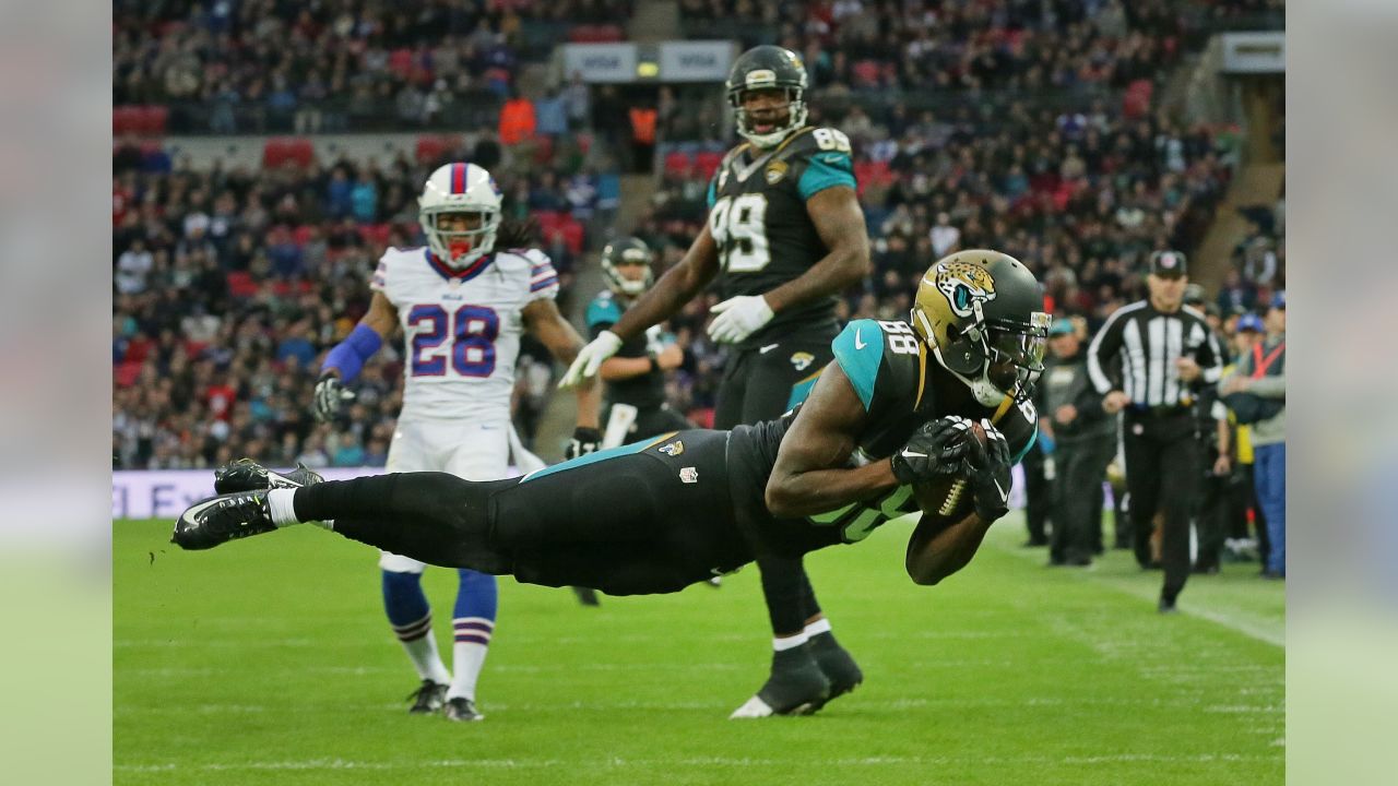 Atlanta Falcons wide receiver Roddy White (84) pulls defender Oakland  Raiders cornerback Michael Huff (24) during