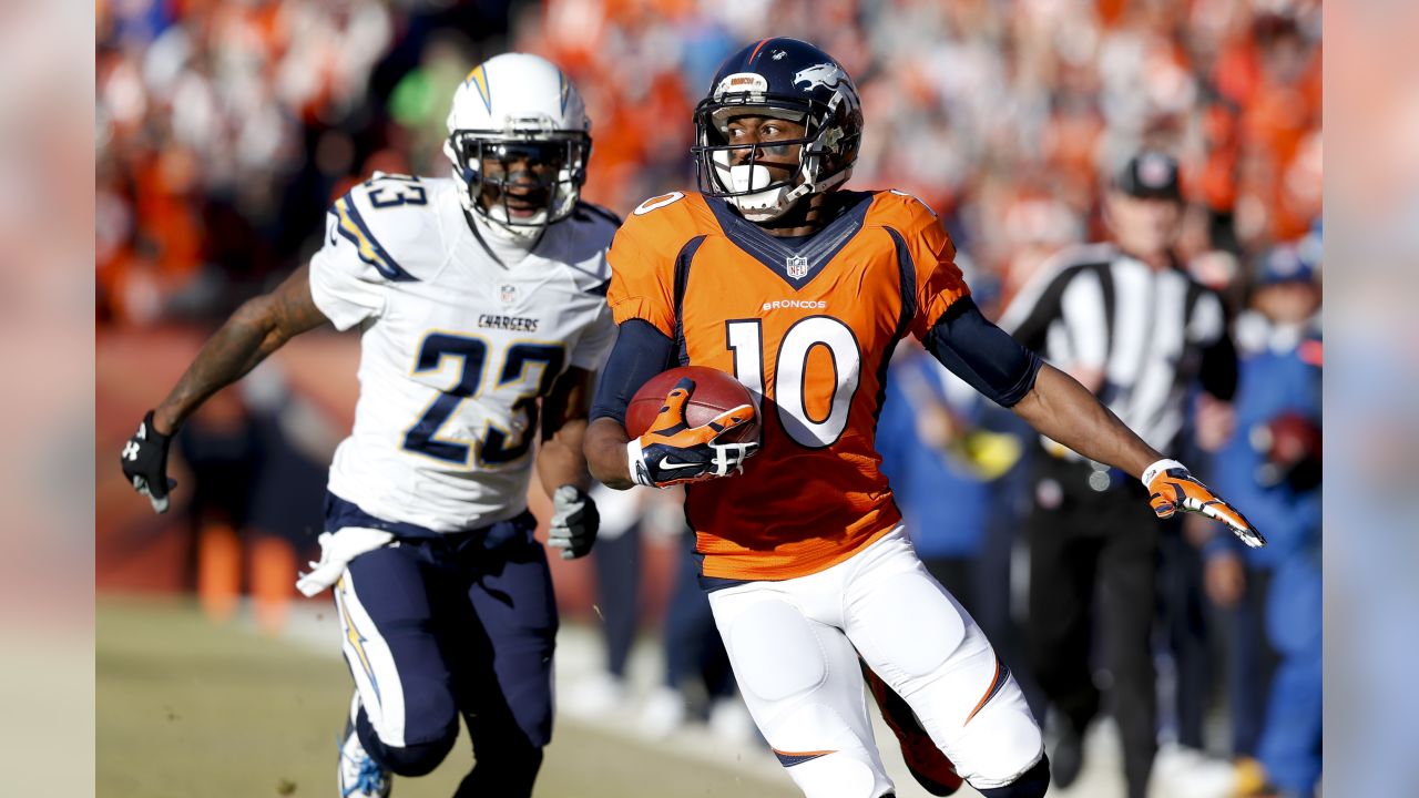 Photo: Denver Broncos C.J. Anderson hugs Head Coach Gary Kubiak