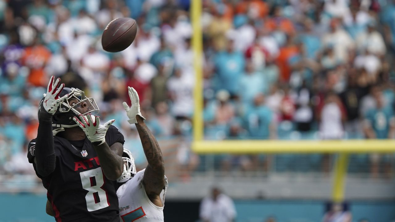 Atlanta Falcons tight end Kyle Pitts (8) participates in a jersey swap  after an NFL football game against the San Francisco 49ers, Sunday, Oct.  16, 2022, in Atlanta. The Atlanta Falcons won