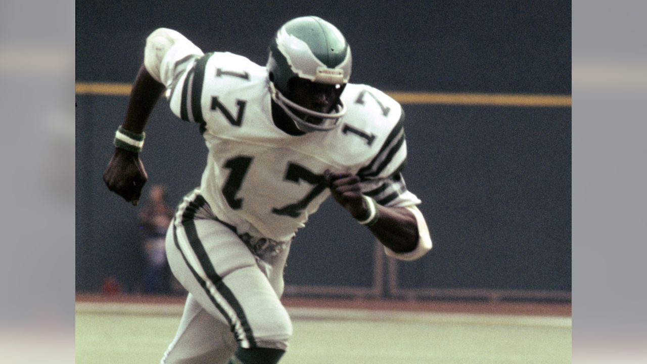 Former Eagles receiver Harold Carmichael gets into Pro Football Hall of Fame