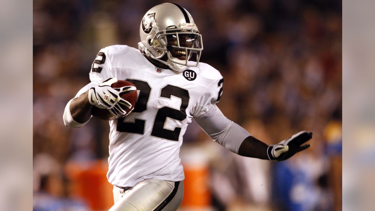 Linebacker Derrick Burgess of the Oakland Raiders stands with News Photo  - Getty Images