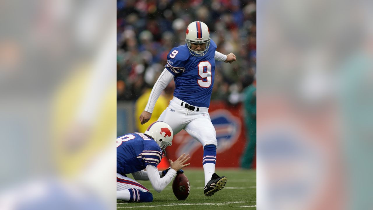 Buffalo Bills' Lee Evans (83) celebrates with teammates Melvin