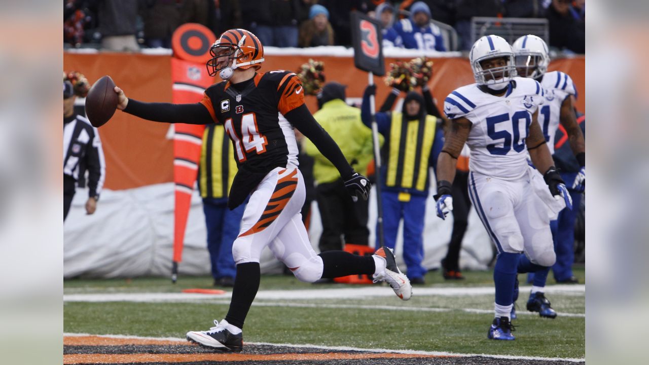 Cincinnati Bengals players James Harrison (92), Jermaine Gresham