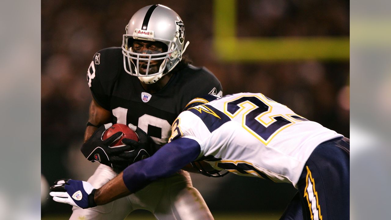 Oakland, California, USA. 3rd Dec, 2006. Oakland Raiders defensive