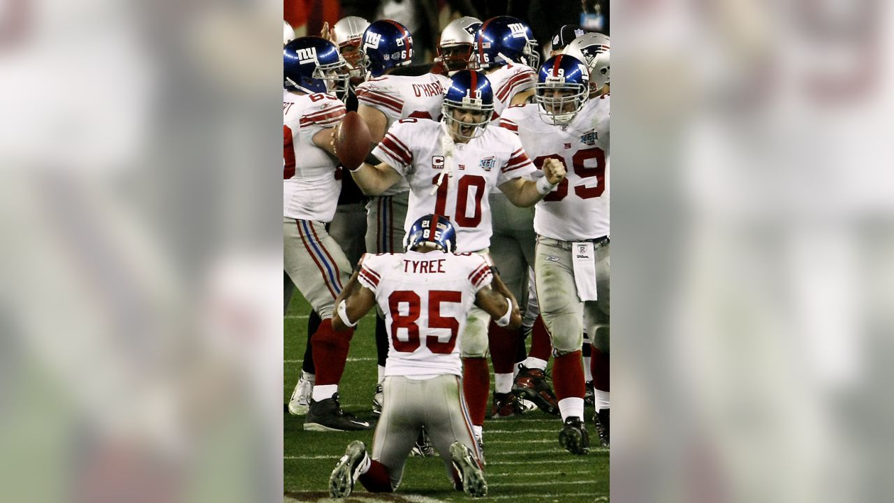 New York Giants Eli Manning throws a pass during week 1 at Giants Stadium  in East Rutherford, New Jersey on September 10, 2006. Peyton Manning and Eli  Manning played each other for