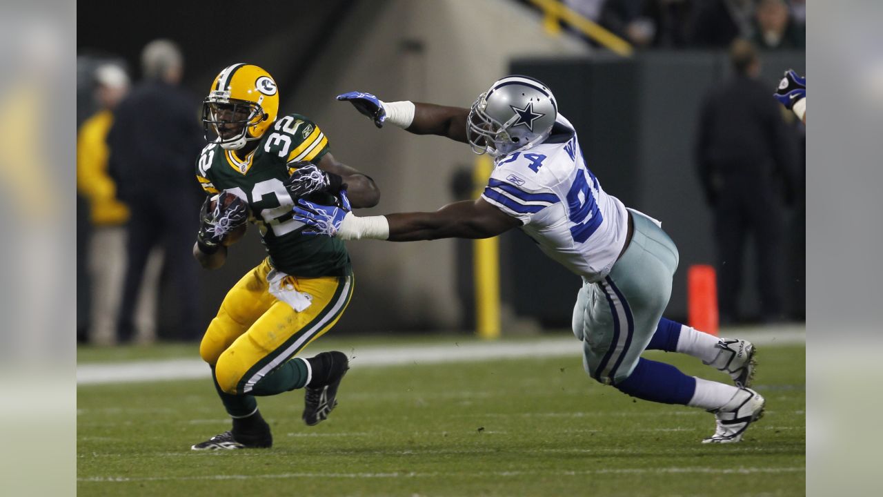 Dallas Cowboys' Dez Bryant catches a pass during the first half of an NFL  football game against the Green Bay Packers Sunday, Nov. 7, 2010, in Green  Bay, Wis. (AP Photo/Mike Roemer