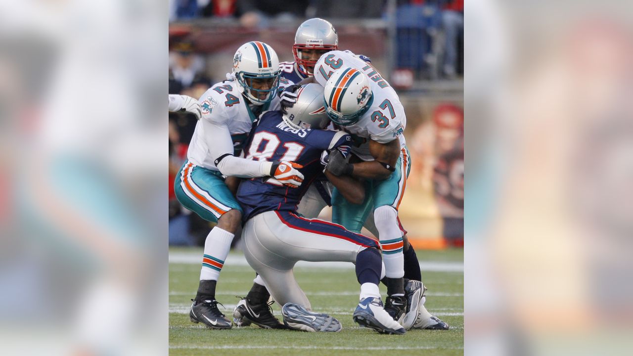 Photo: Miami Dolphins Joey Haynos and Chad Henne (7) react after