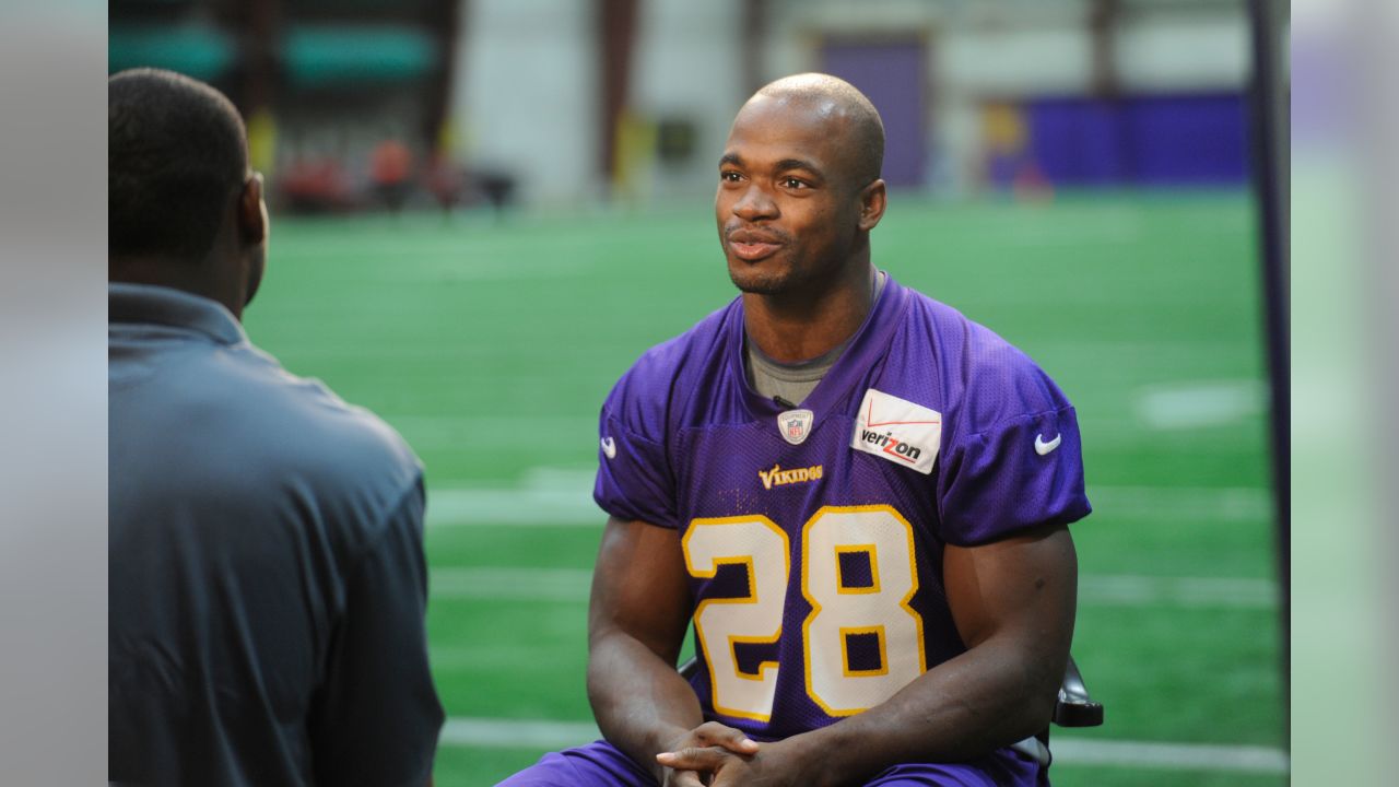 LaDainian Tomlinson interviews Adrian Peterson