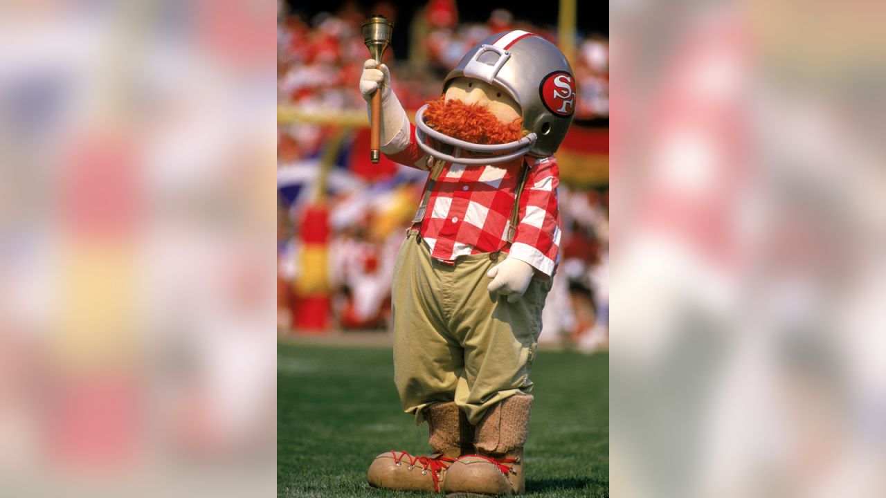 4,268 Nfl Mascots Stock Photos, High-Res Pictures, and Images