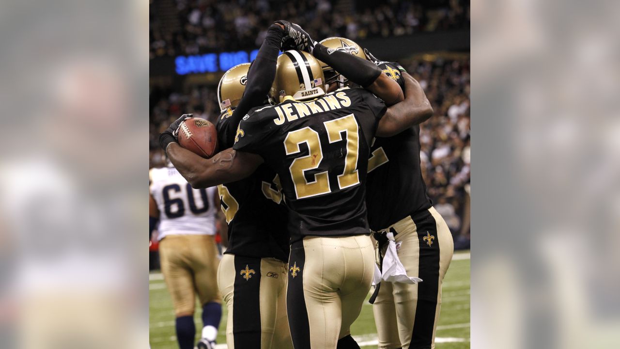 Oct 31, 2010: New Orleans Saints tight end Jeremy Shockey (88) pats New  Orleans Saints quarterback Drew Brees (9) on the head during a break in  game action between the New Orleans