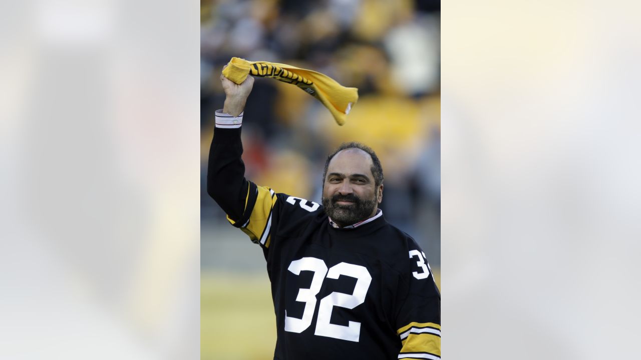 Steelers Stars Pay Tribute to Franco Harris With No. 32 Jerseys