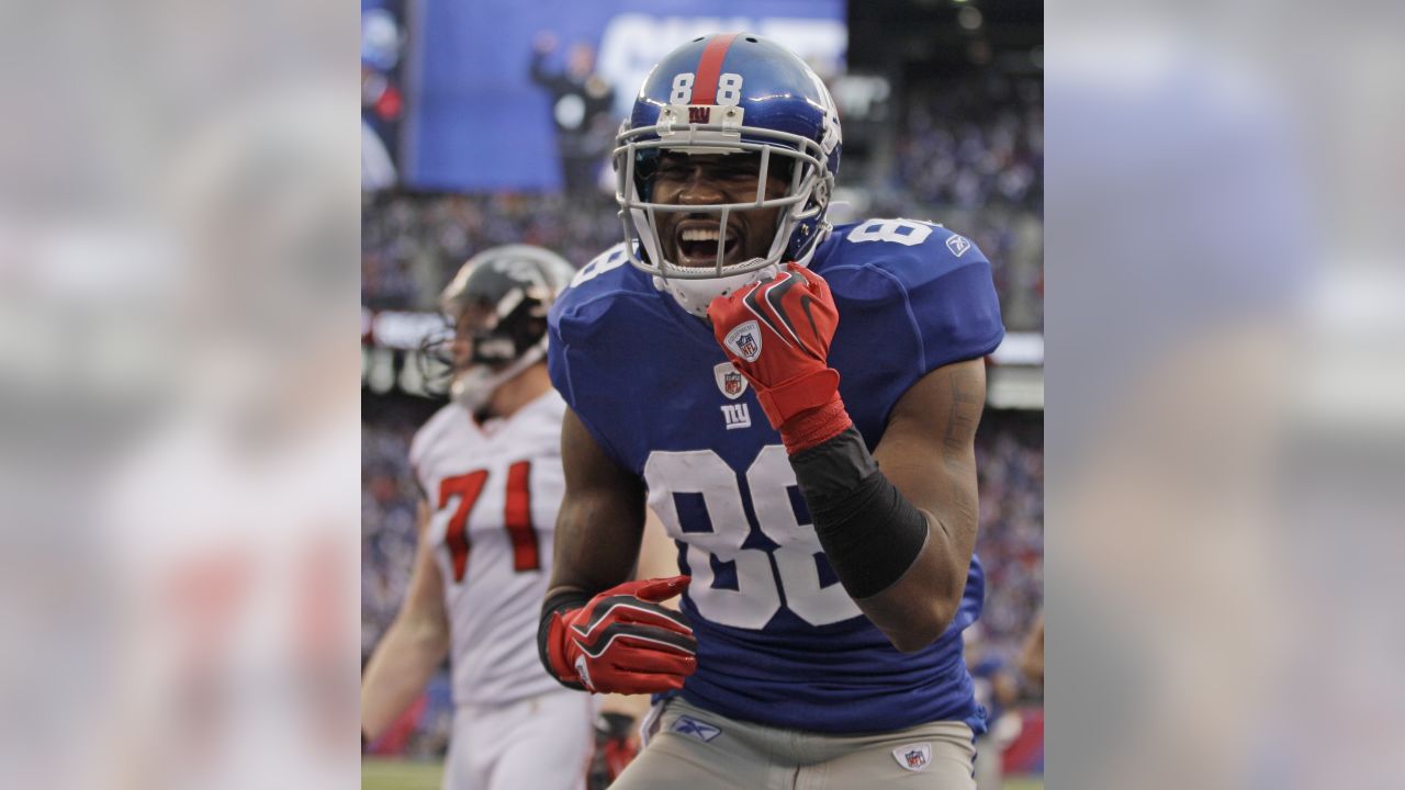 New York Giants Mario Manningham (82) comes down with an Eli Manning pass  in the fourth quarter as San Francisco 49ers Tramaine (26) defends in the NFC  Championship at Candlestick Park in