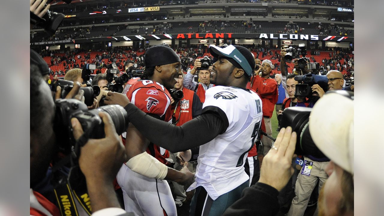 Michael Vick wins over fans in return to Atlanta - The San Diego  Union-Tribune