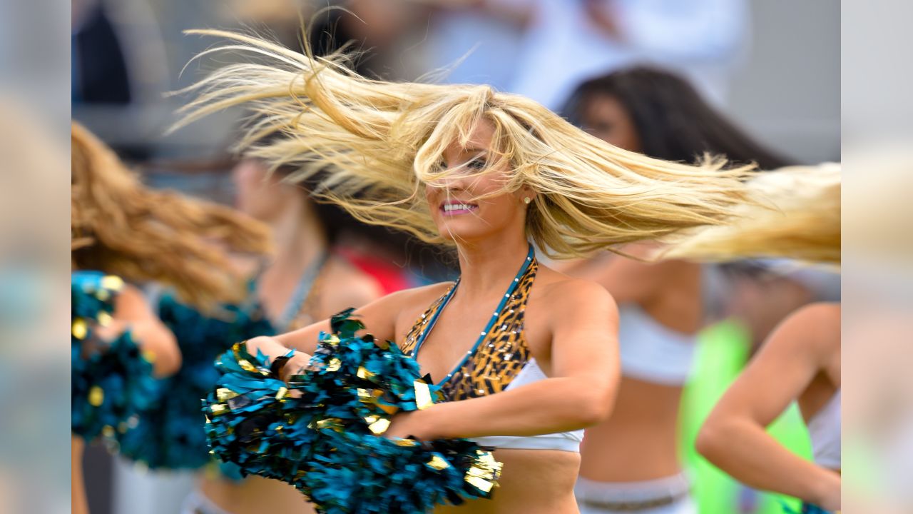 The ROAR of the Jacksonville Jaguars – Ultimate Cheerleaders