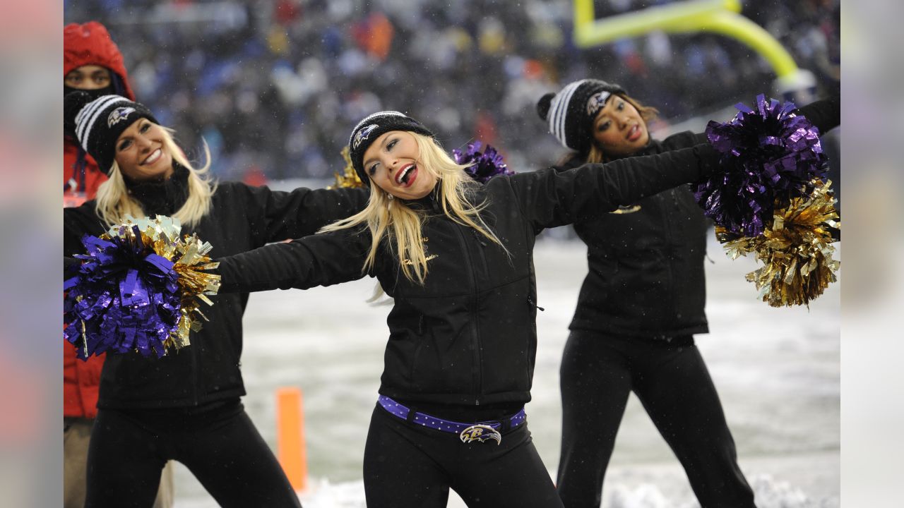 NFL cheerleaders heat up the winter weather in Week 14 – New York