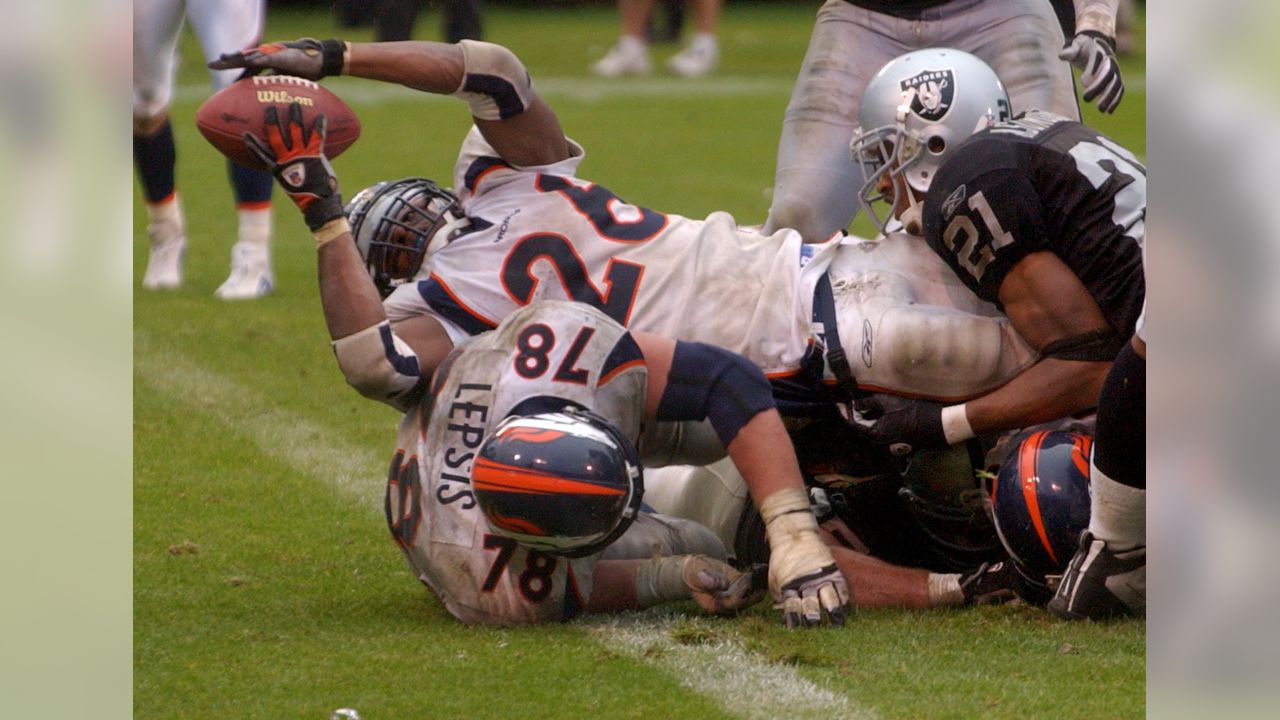 New York Giants tight end Jeremy Shockey is flanked by Deion