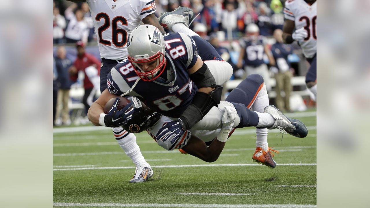 New England Patriots tight end Rob Gronkowski (87) runs from Cincinnati  Bengals defenders after catching a pass during the second half of an NFL  football game, Sunday, Oct. 16, 2016, in Foxborough