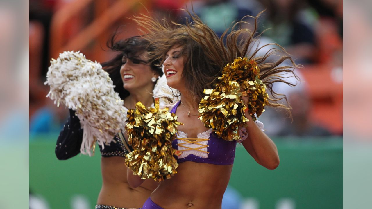 Minnesota Vikings Cheerleader's New Summer Uniform