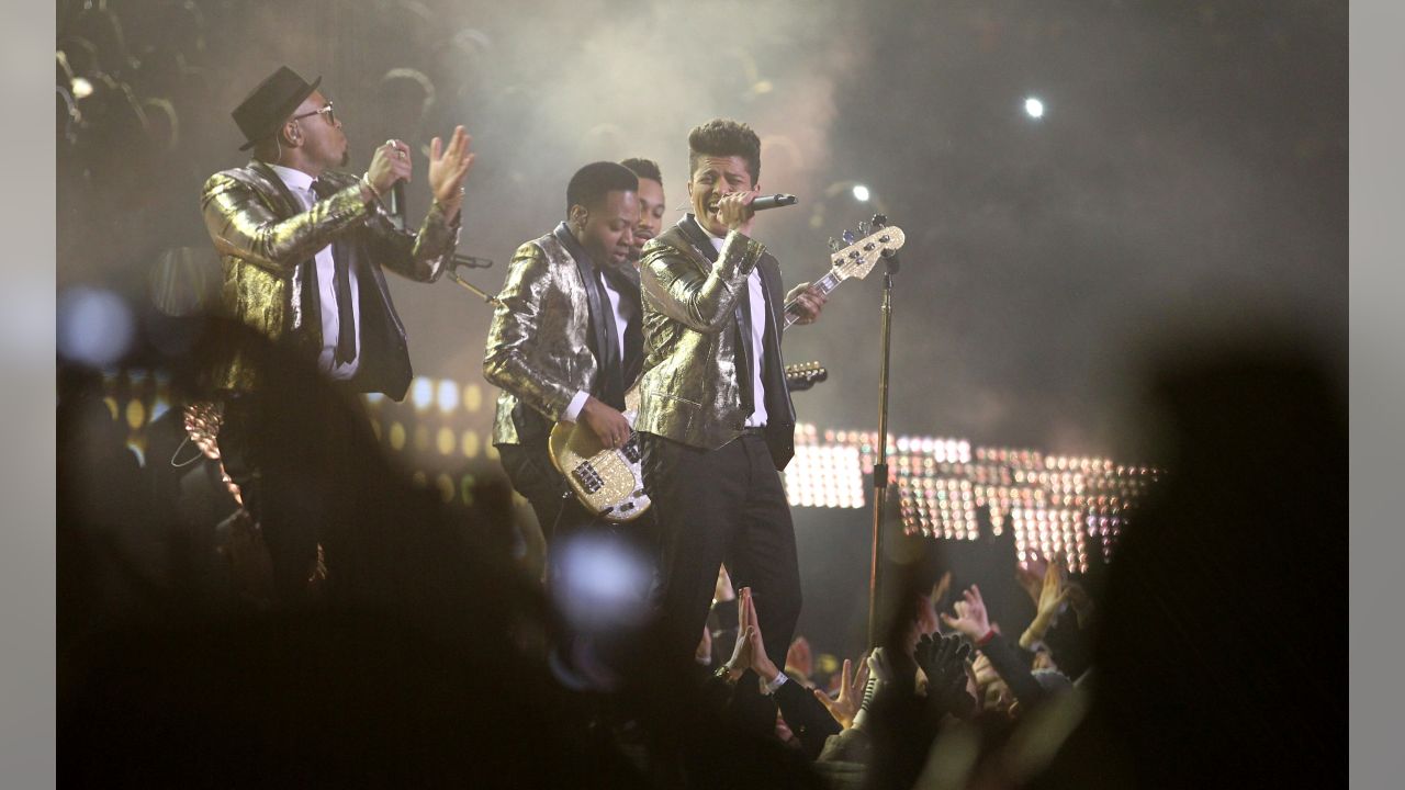 Seattle Seahawks - Seahawks lead Broncos 22-0 at the half.   Time for Bruno Mars halftime. #SB48