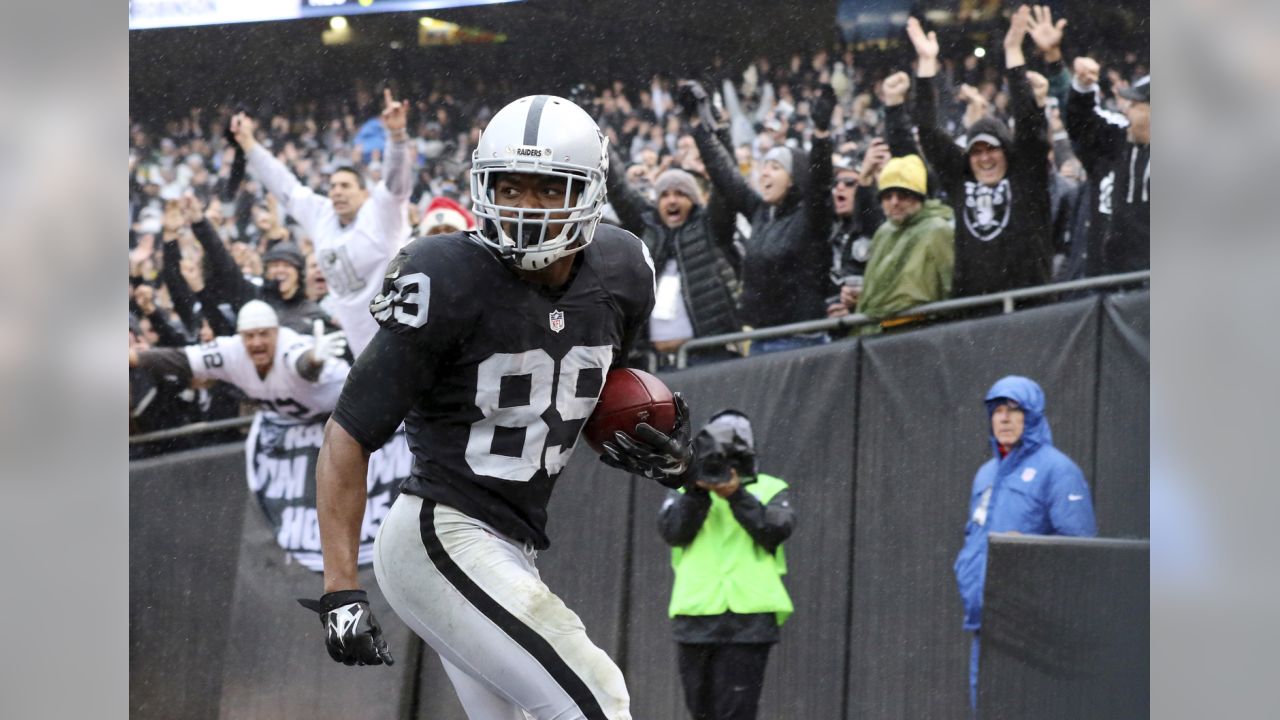 Oakland Raiders wide receiver Amari Cooper hauls in a pass on his