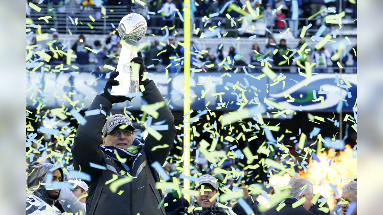 Super Bowl victory parade for Seattle Seahawks attracts hundreds