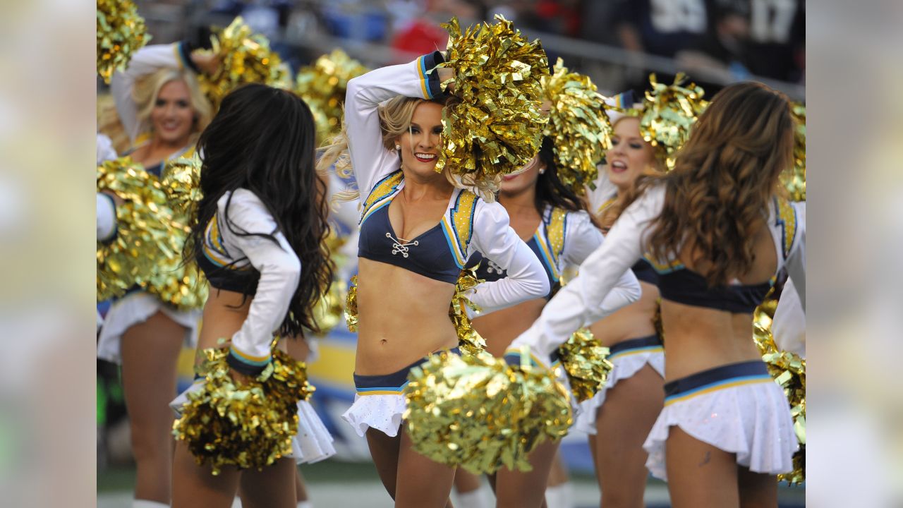 Sea Gals Photos from Week 17 – Ultimate Cheerleaders