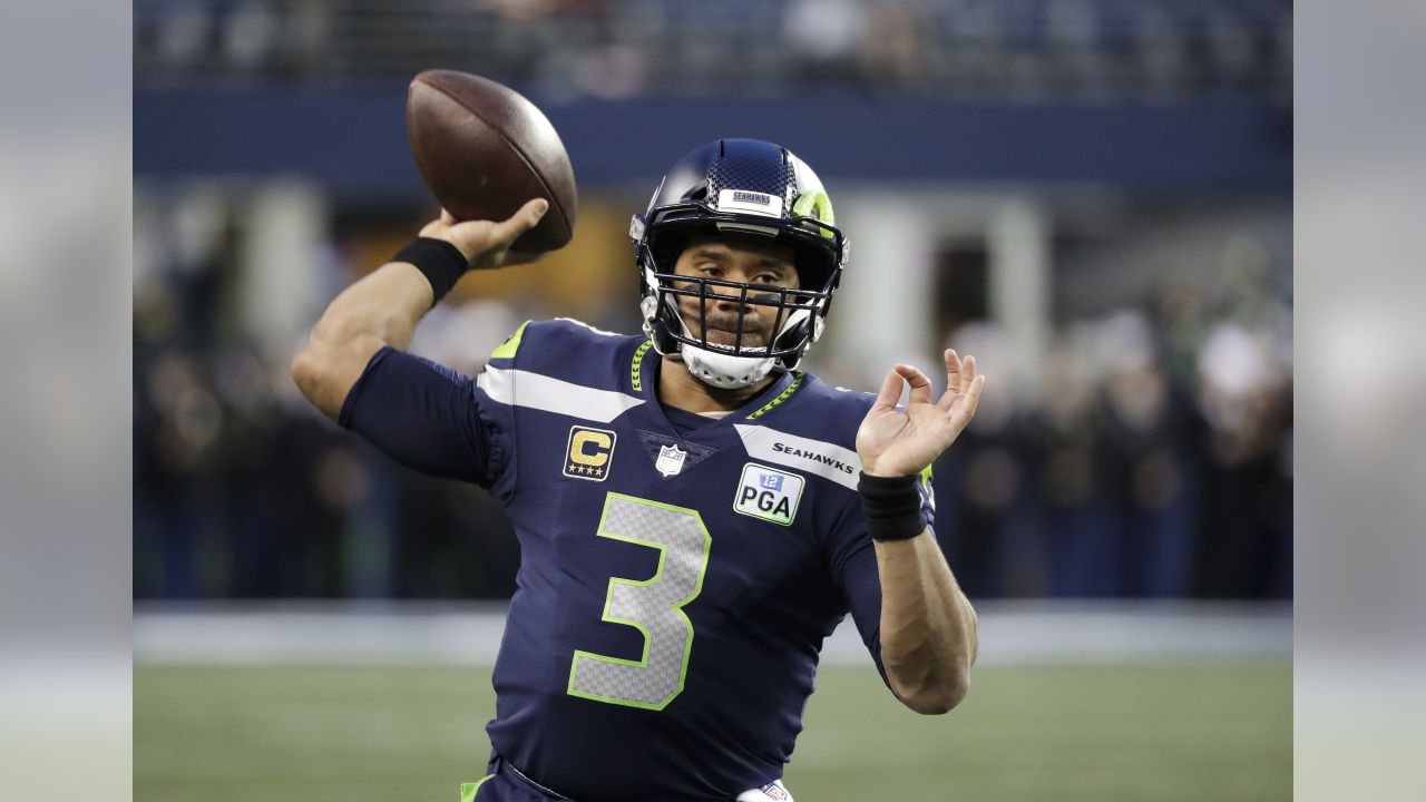 Seattle Seahawks tight end Nick Vannett (81) celebrates with a fan after he  scored a touchdown against the Kansas City Chiefs during the first half of  an NFL football game, Sunday, Dec.