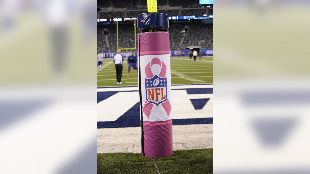 Nfl cancer awareness hi-res stock photography and images - Alamy