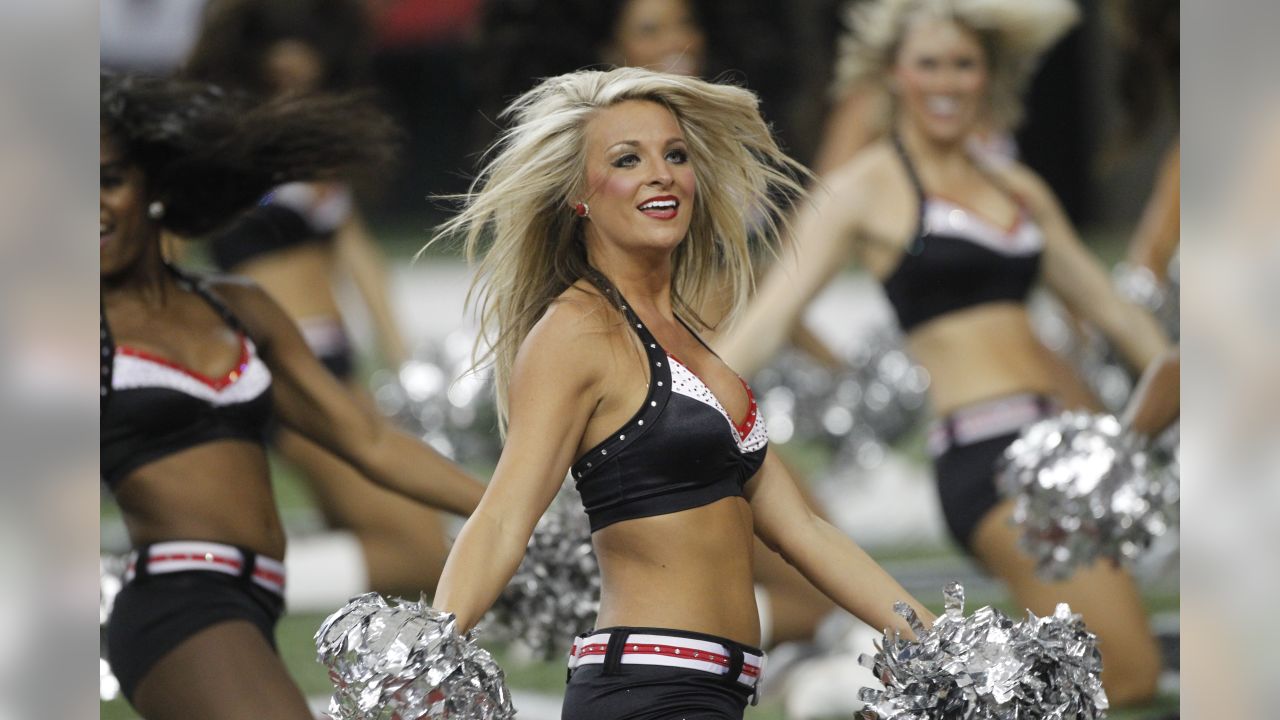 2011 NFL Cheerleaders: Week 12