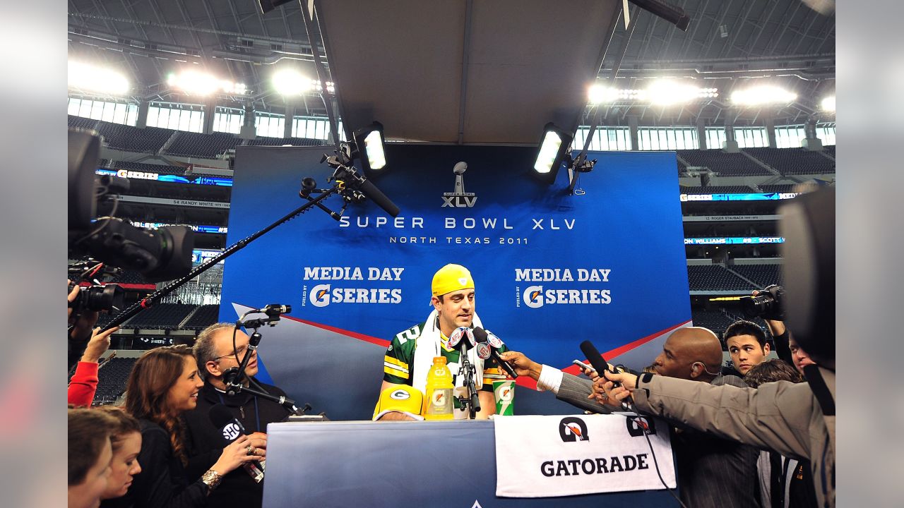 Green Bay Packers wide receiver Greg Jennings (L) and wide receiver Donald  Driver play with a video camera prior to Media Day for Super Bowl XLV in  Arlington, Texas on February 1