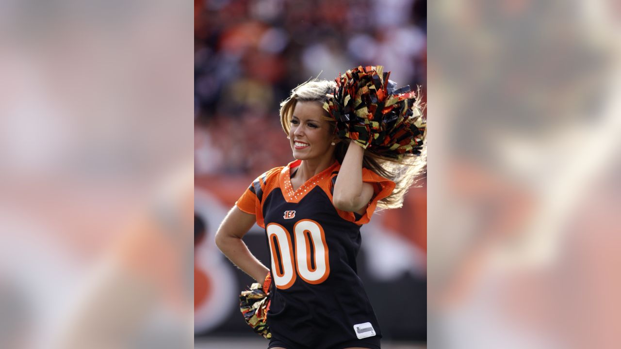 2009 NFL Cheerleaders: Week 12