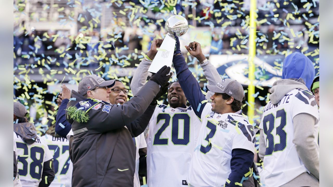 Unidentified Seattle Seahawks Fan Taken Photo with Seahawks Team Uniform on  Broadway during Super Bowl XLVIII Week in Manhattan Editorial Stock Photo -  Image of trophy, sports: 37379628