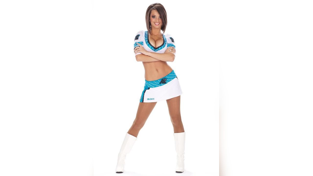 Happy Halloween, with the Tennessee Titans Cheerleaders and Julia's line –  Ultimate Cheerleaders