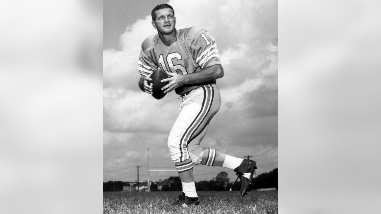 Houston Oilers quarterback, George Blanda, is seen in this posed action  shot from October 18, 1966, in Houston, Texas. (AP Photo Stock Photo - Alamy