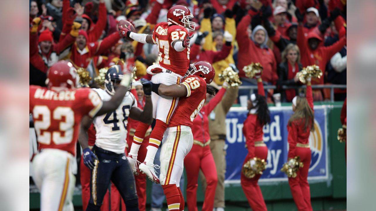 Chiefs rally past Chargers 27-24 in early AFC West showdown - The San Diego  Union-Tribune