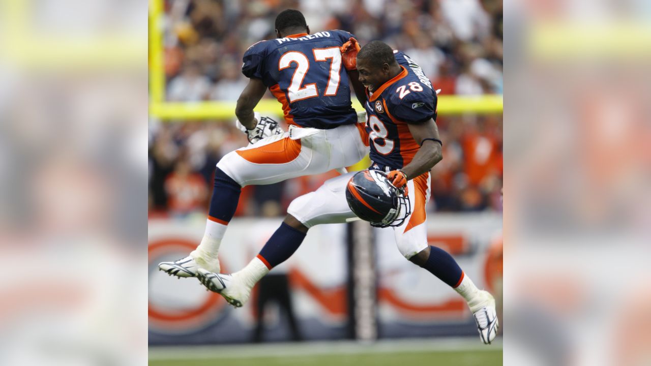 Former Denver Broncos quarterback John Elway, right, congratulates former  tightend Shannon Sharpe as he is inducted into the Denver Broncos Ring of  Fame during ceremonies at half time during the Broncos 