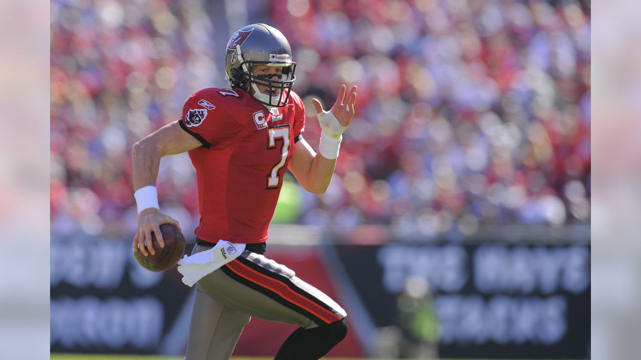 Tampa Bay Buccaneers. 2009. Old jersey from 1976 to 1996  Nfl football  players, Football cheerleaders, Tampa bay buccaneers