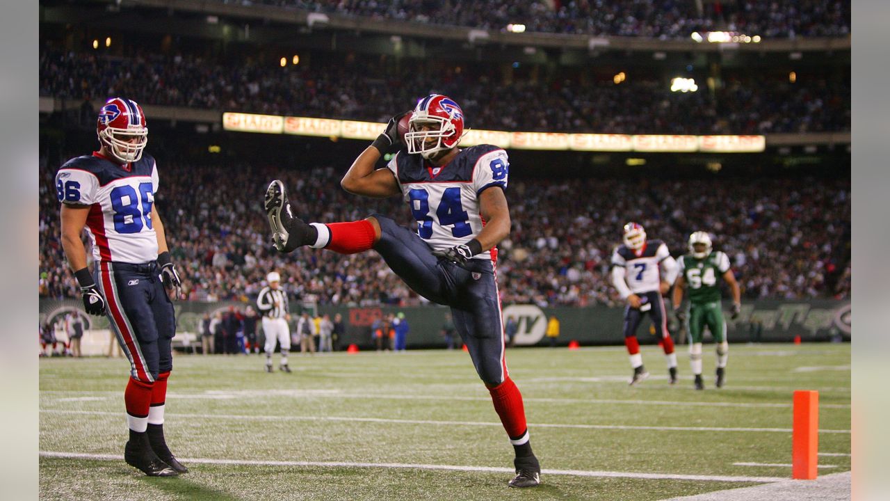 Buffalo Bills quarterback JP Losman (7) scrambles away from New