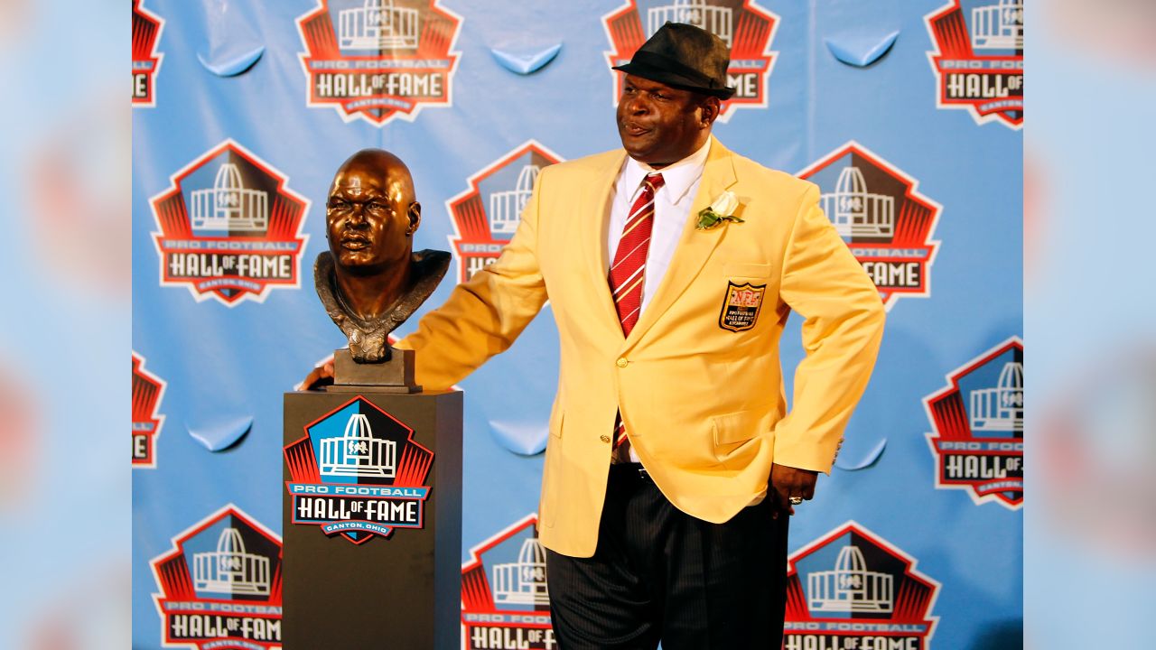 NFL Hall of Famer Rickey Jackson receiving diploma from Pittsburgh