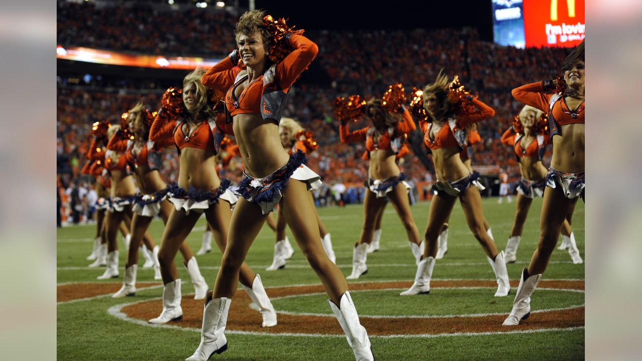 Broncos Cheerleaders In Action On 12/7