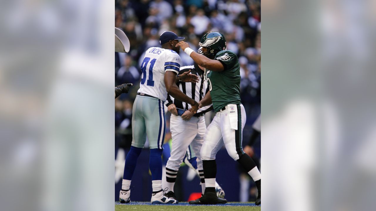 Philadephia Eagles Donovan McNabb talks with wide receiver Terrell News  Photo - Getty Images