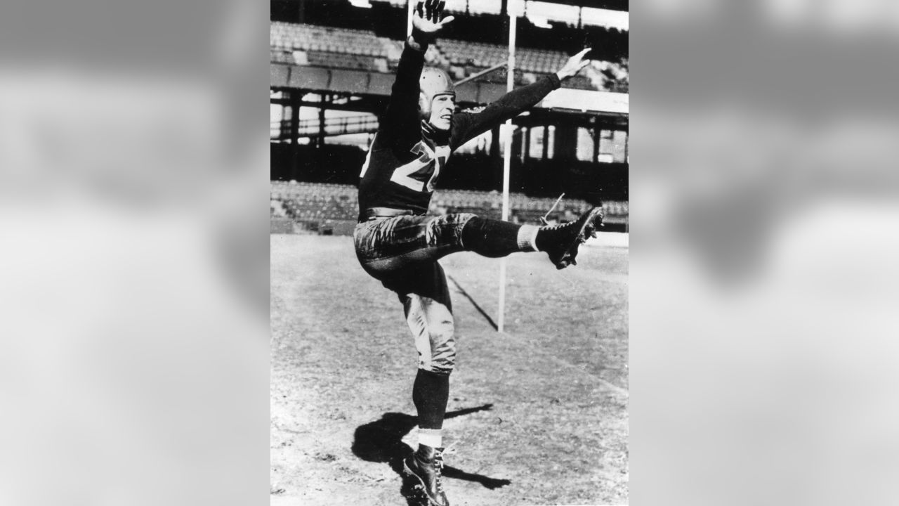 Washington Redskins' Cliff Battles is pictured, Dec. 9, 1937. (AP Photo  Stock Photo - Alamy