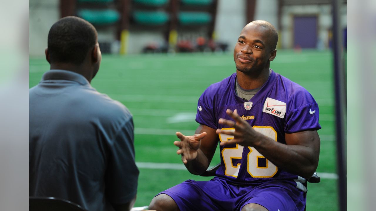 Adrian Peterson won't bite back at LaDainian Tomlinson, who declared  himself the NFL's best running back – Twin Cities