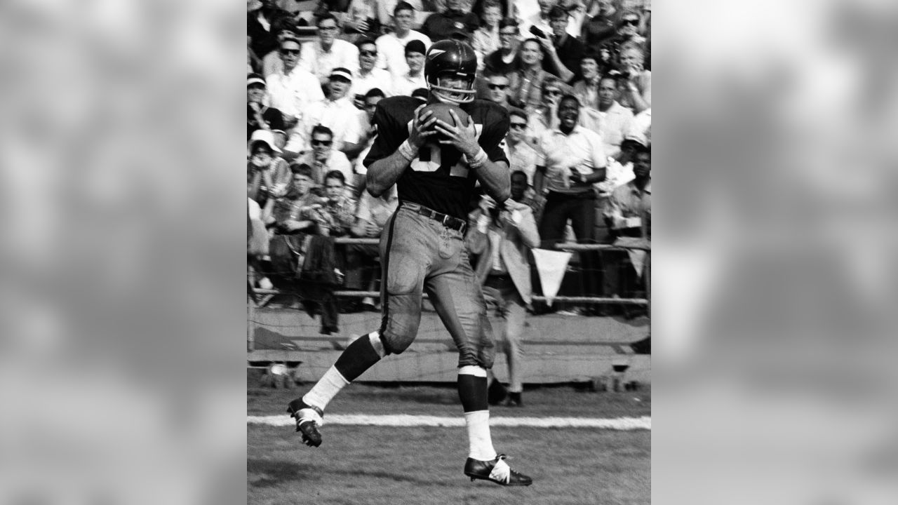 Washington Redskins tight end Jerry Smith (87) is pictured in 1970. (AP  Photo Stock Photo - Alamy