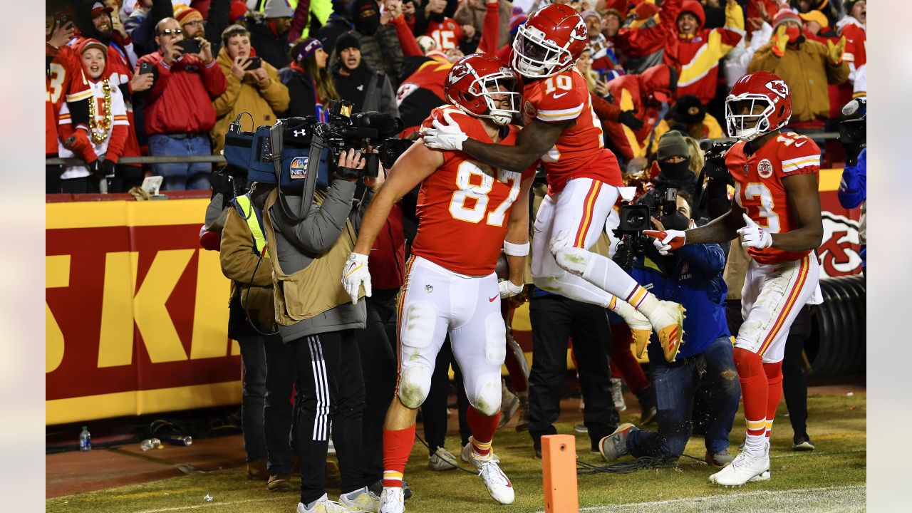 January 22, 2022: San Francisco 49ers middle linebacker Fred Warner (54)  celebrates after a great play during the NFL divisional playoff football  game between the San Francisco 49ers and the Green Bay