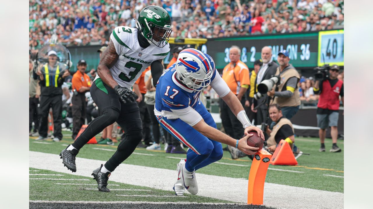 East Rutherford, New Jersey, USA. 8th Sep, 2019. New York Jets inside  linebacker C.J. Mosley (57) during a NFL game between the Buffalo Bills and  the New York Jets at MetLife Stadium