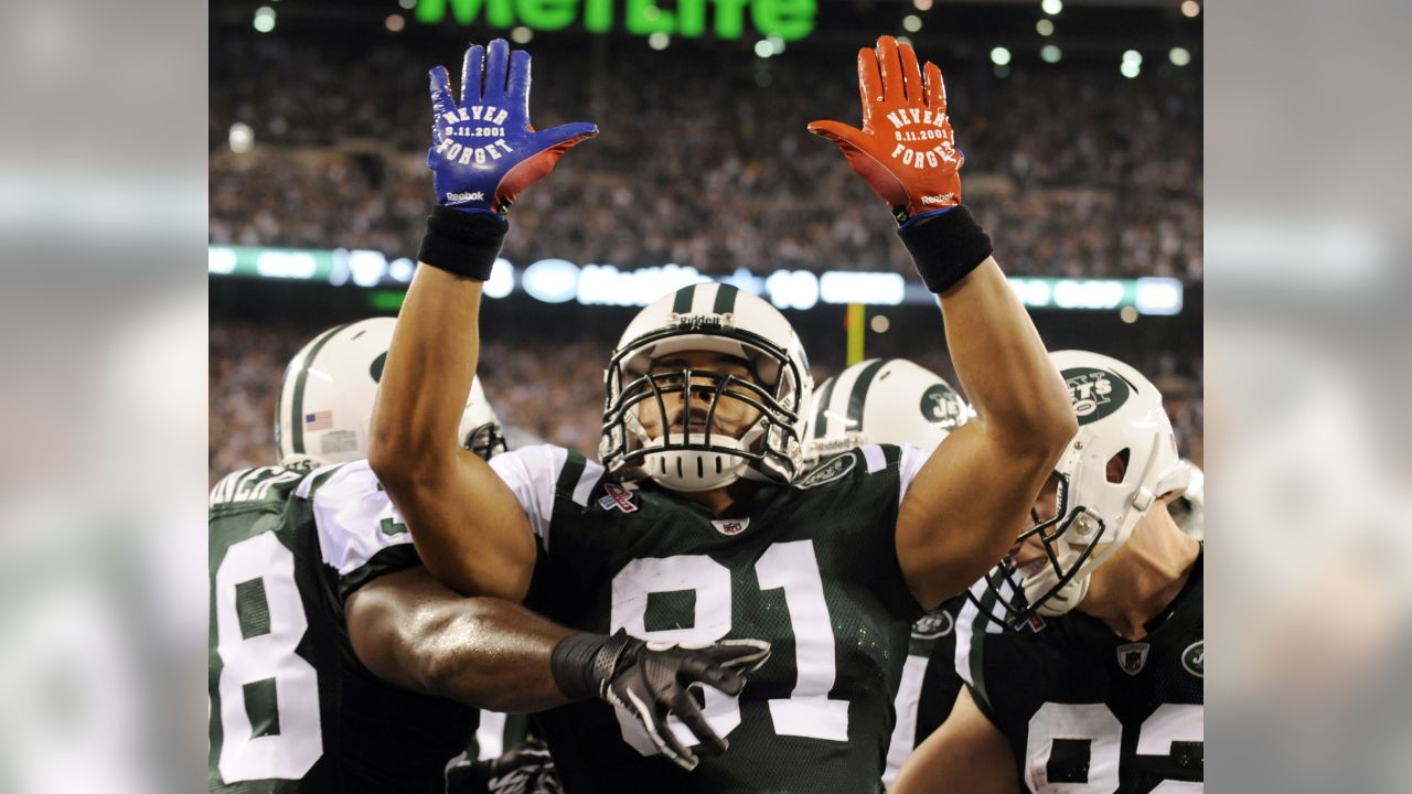 New York Jets quarterback Mark Brunell throws a pass in the first quarter  against the Buffalo Bills in week 17 of the NFL season at New Meadowlands  Stadium in East Rutherford, New